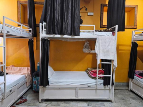 The Cozy Stop 500 Mtr from Railway Station